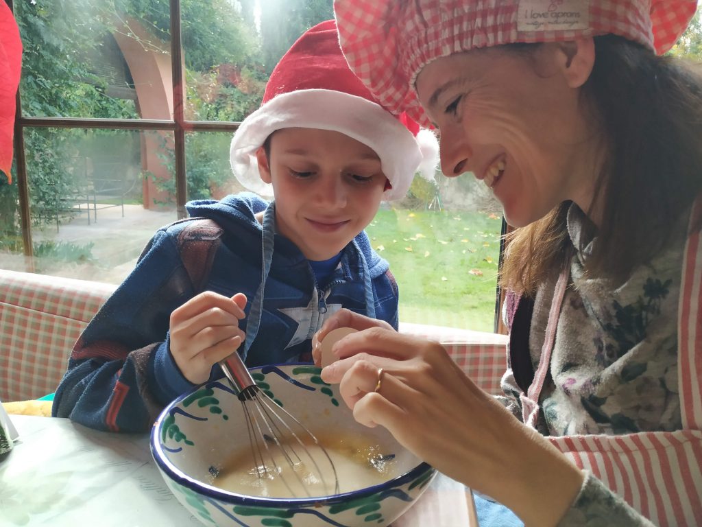 Mamá e hijo cocinan juntos- Gran Comida